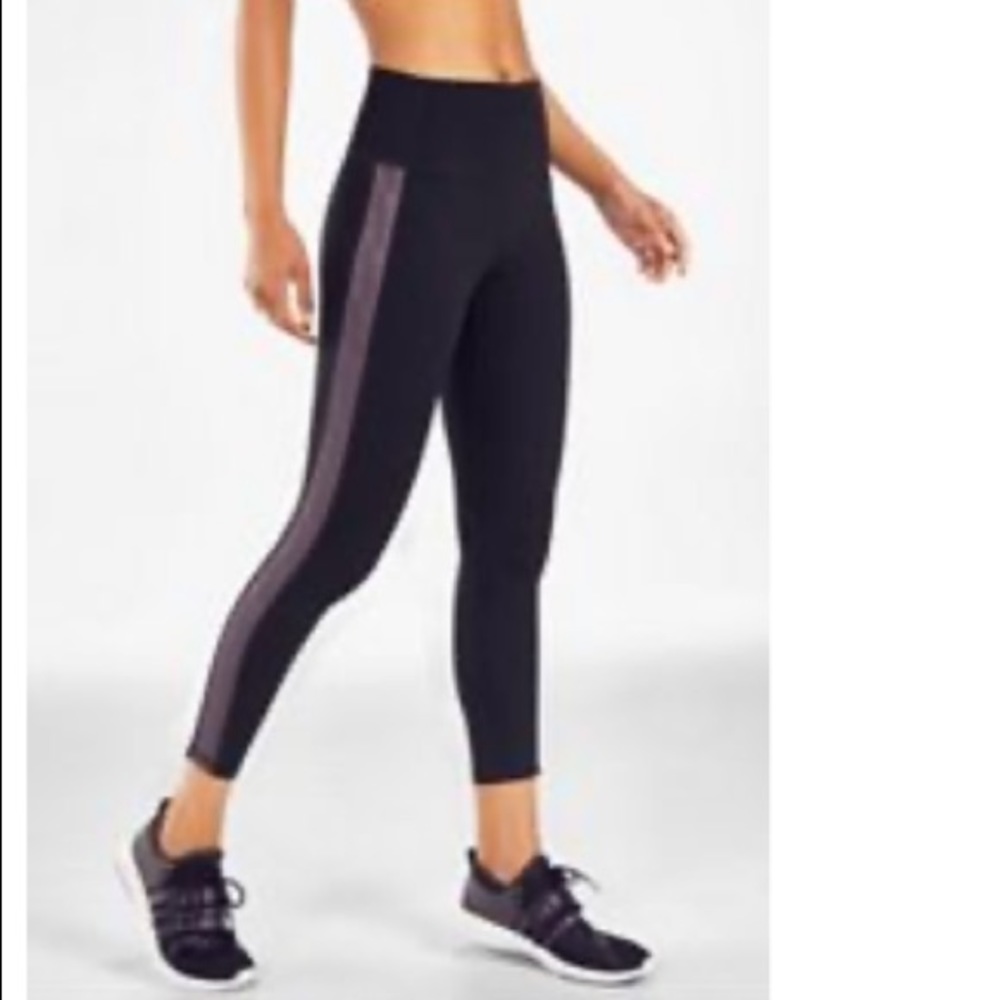 NEVER WORN Fabletics power hold 3/4 legging